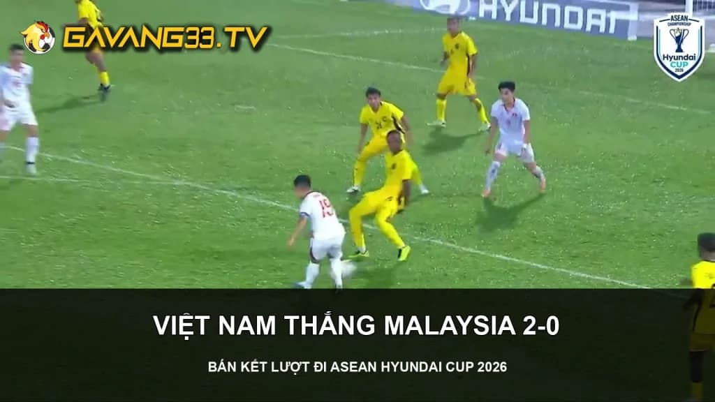 Cầu thủ Việt Nam và Malaysia trong trận bán kết lượt đi ASEAN Hyundai Cup 2026