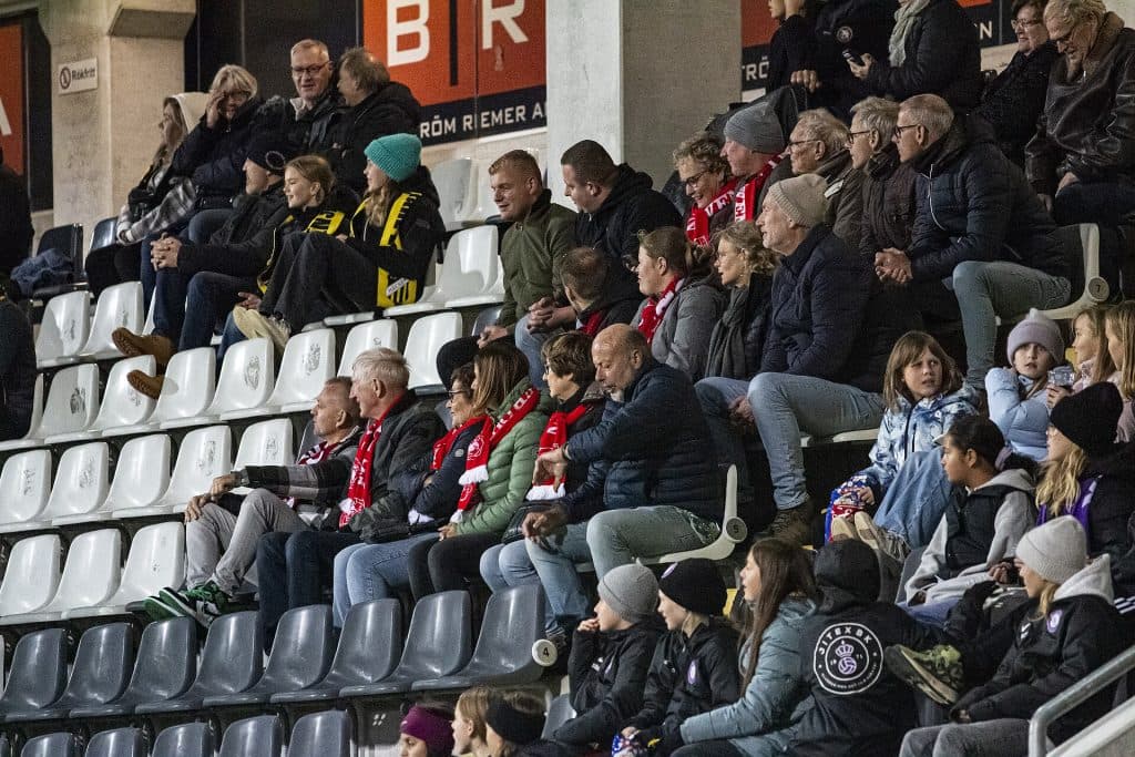 Khán đài trận BK Hacken và FC Twente ở Champions League nữ 2023/24
